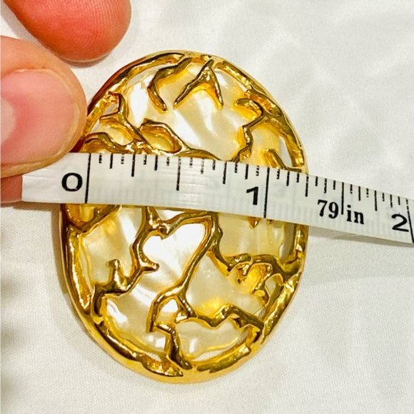 Extravagant and extraordinary VINTAGE clips earrings with shell - Picture 6 of 6